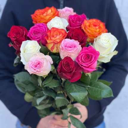 Букет из разноцветных роз с доставкой  в Ижевске