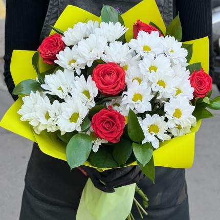 Букет с розами и хризантемами "Волшебство" - заказ с достакой с доставкой в Ижевске