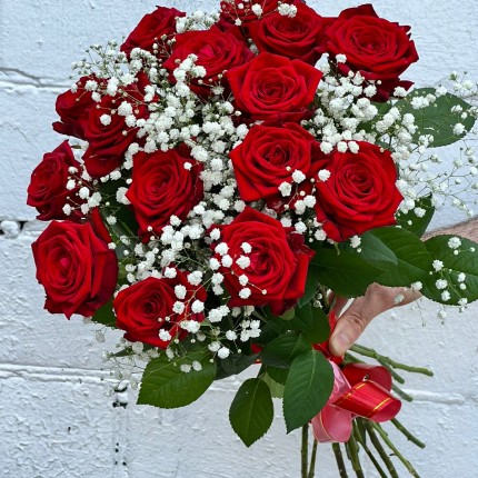Букет из роз с гипсофилой "Валентинка" - заказать с доставкой в Ижевске